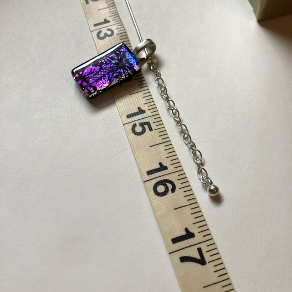 Shimmering snowflake pendant necklace - Picture 2 of 2